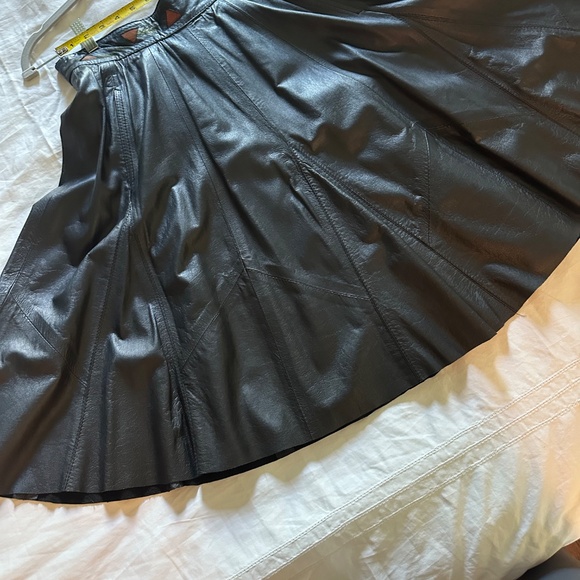 Italian Leather Full skirt - Picture 7 of 7